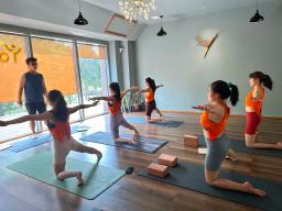 Basic yoga for beginners/office workers who want to lose weight and stay fit - 1