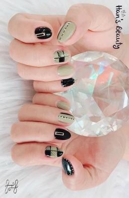 Nail design at Han’s Beauty - Nail care services - 3