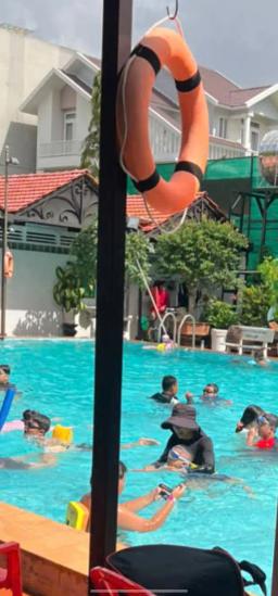 Swimming lessons for beginners or those who already know. - 3