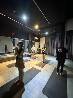 Yoga Connecting Cultures: Vietnamese Teacher Teaching Yoga to Koreans in Korean - 3