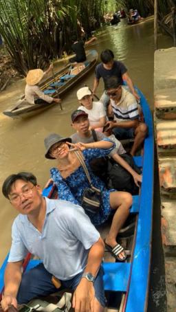 English-Speaking Tour Guide – The Perfect Companion for Every Journey - 0