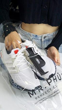 A place that transforms your shoes into works of art - Mr. Phui - 2