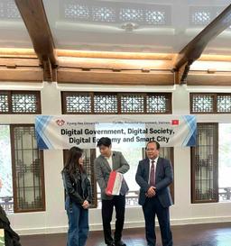 I am Jeong Da-young, a Korean-Vietnamese interpreter who is not just a "robot" interpreter but ensures the client's accurate content, genuine emotions, positive energy, and creates a good atmosphere. The client's success is the interpreter's success, and I will do my best. - 9